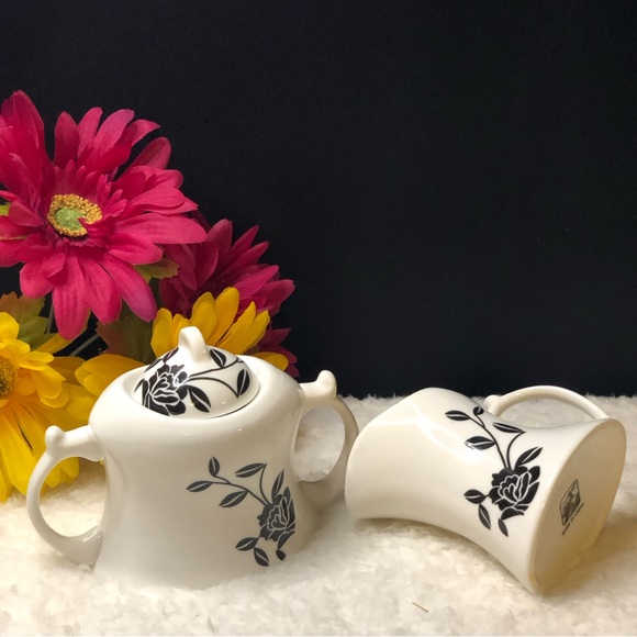 Vintage Black & White Flower Design Creamer & Sugar Bowl - Picture 5 of 12